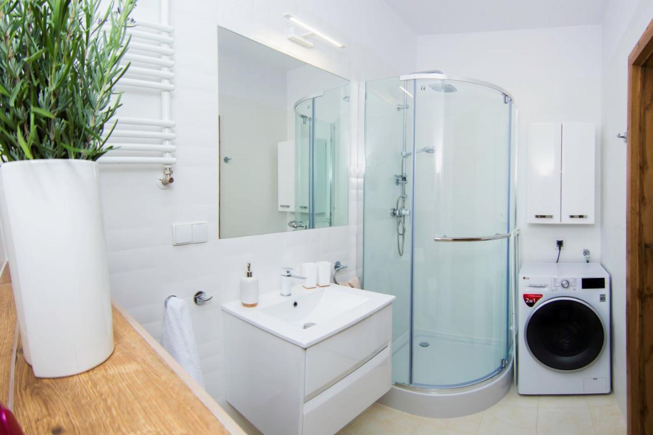 A1 Moderno Parking Apartment
