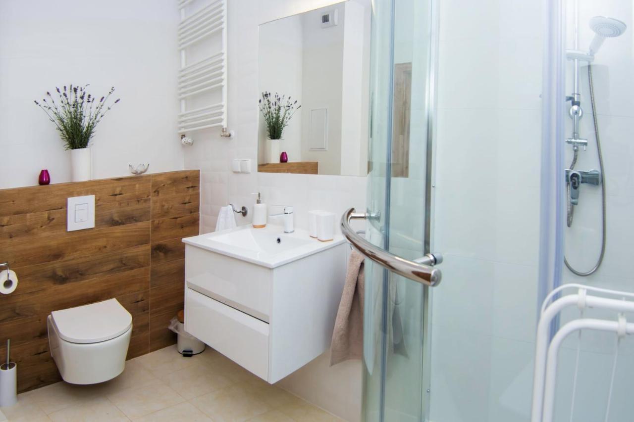 A1 Moderno Parking Apartment